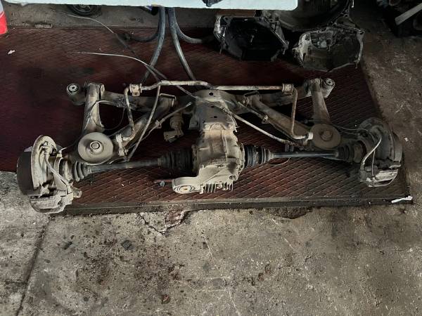 BMW E30 5 BİJON DİSKLİ KOMPLE ARKA TAŞIYICI TAKIMI ARKA TORSİYON - ERCAN TİCARET yedek parça
