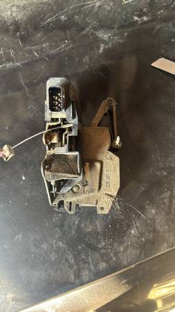 BMW E34 SOL ÖN KAPI KİLİDİ ÇIKMA ORJİNAL - ERCAN TİCARET yedek parça