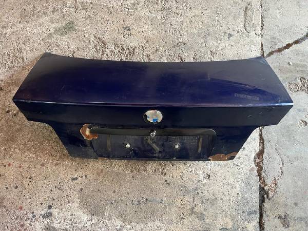 BMW E36 ÇIKMA ORJİNAL BAGAJ KAPAĞI