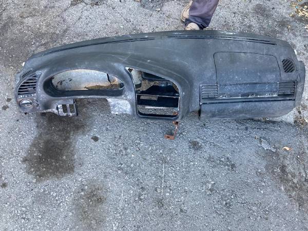 BMW E36 HATASIZ AİRBAGLİ YENİ TİP TORPİDO GÖĞÜS ÇIKMA ORJİNAL