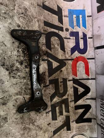 BMW E36 MANUEL ŞANZIMAN TRAVERSİ ÇIKMA ORJİNAL 1136498 - ERCAN TİCARET çıkma orjinal yedek parça