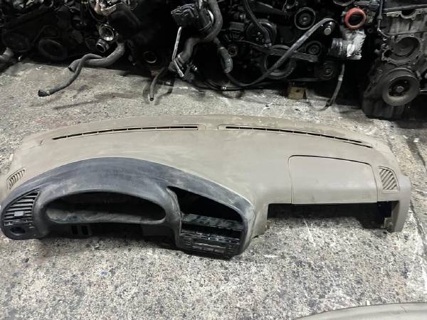 BMW E36 SEDAN AİRBAGLİ YENİ TİP TORPİDO BEJ RENK GÖĞÜS ÇIKMA - ERCAN TİCARET yedek parça
