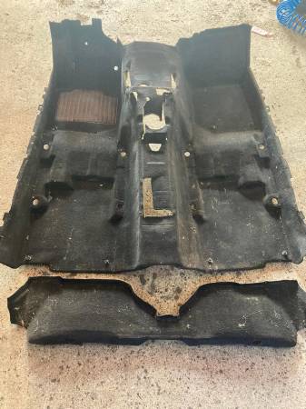 BMW E36 SEDAN TABAN HALISI SİYAH TABAN DÖŞEMESİ ÇIKMA ORJİNAL YEDEK PARÇA