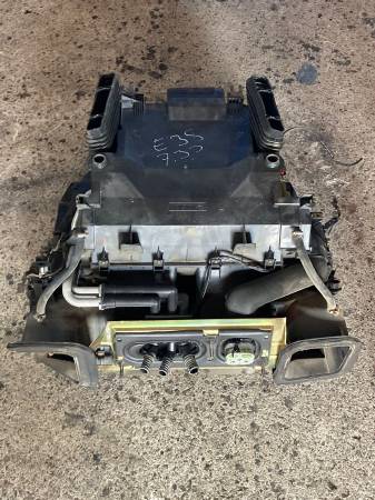 BMW E38 7 SERİSİ KALORİFER KUTUSU KALORİFER KAZANI 8390370