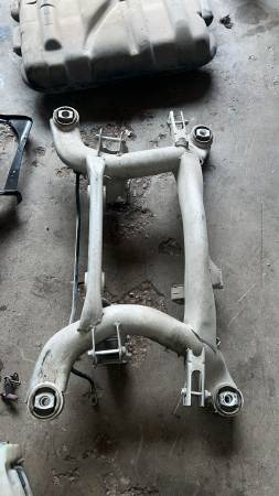 BMW E39 ARKA TRAVERS ÇIKMA ORJİNAL - ERCAN TİCARET yedek parça