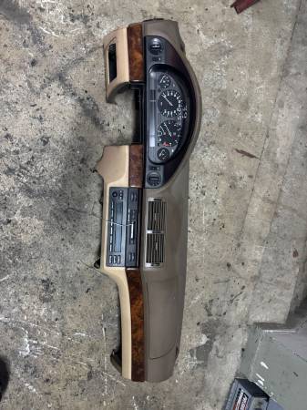 BMW E39 BEJ RENK GÖĞÜS KOMPLE DOLU TORPİDO ORJİNAL - ERCAN TİCARET yedek parça