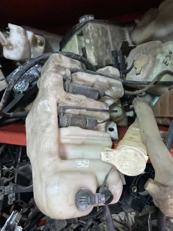 BMW E39 ÖN CAM SİLECEK SUYU DEPOSU CAM SU DEPOSU - ERCAN TİCARET yedek parça