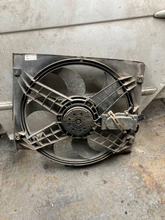 BMW E46 320d KOMPLE FAN FAN MOTORU FAN DAVLUMBAZI 7801423 - ERCAN TİCARET yedek parça