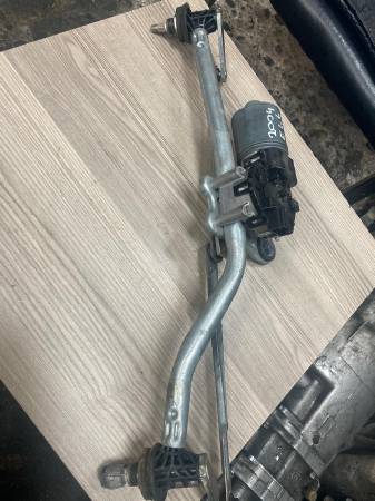 BMW E46 COMPACT ÖN CAM SİLECEK MOTORU SİLECEK MEKANİZMASI