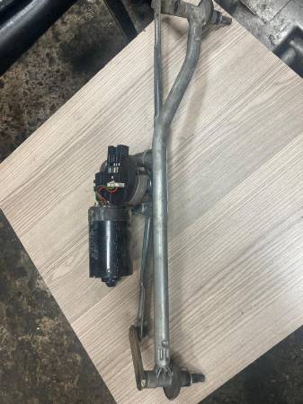 BMW E46 ÖN CAM SİLECEK MOTORU SİLECEK MEKANİZMASI 8362155