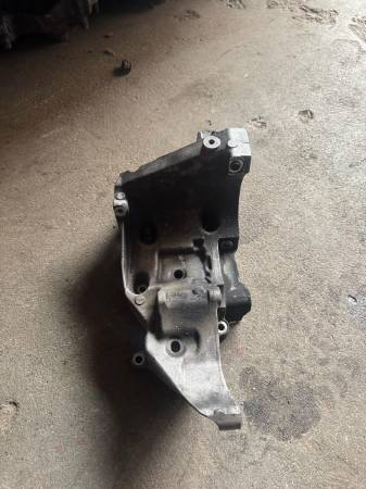 BMW E90 E60 X3 N47 KLİMA KOMPRESÖRÜ AYAĞI 7802639 - ERCAN TİCARET yedek parça