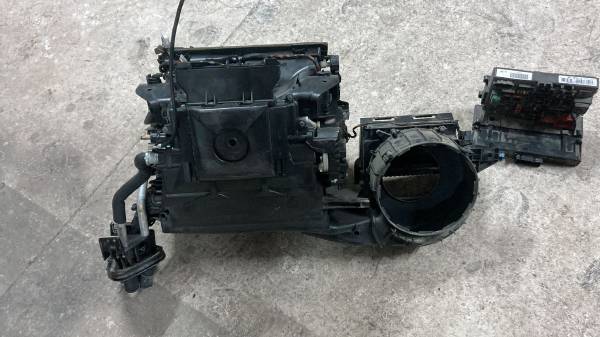 BMW E90 LCİ KALORİFER KUTUSU ÇIKMA ORJİNAL - ERCAN TİCARET yedek parça