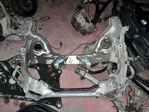 BMW E90 ÖN TRAVERS HATASIZ ÇIKMA ORJİNAL MOTOR TRAVERSİ - ERCAN TİCARET çıkma orjinal yedek parça