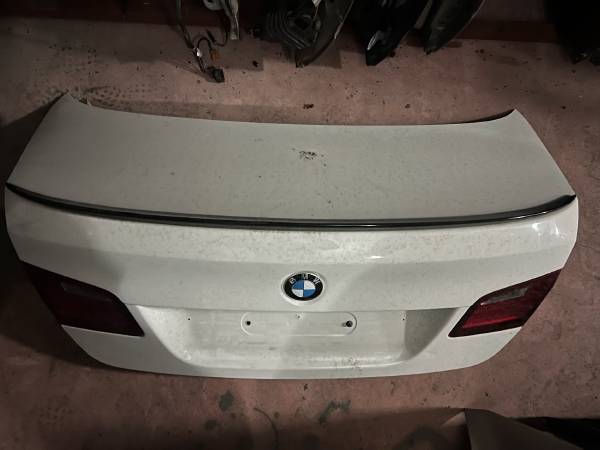BMW F10 HATASIZ BOYASIZ BAGAJ KAPAĞI DOLU ORJİNAL BEYAZ RENK - ERCAN TİCARET çıkma orjinal yedek parça