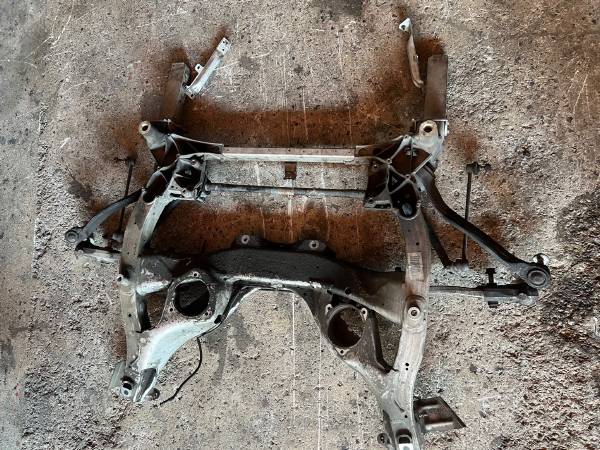BMW F10 ÖN TRAVERS MOTOR TRAVERSİ ÇIKMA ORJİNAL - ERCAN TİCARET yedek parça