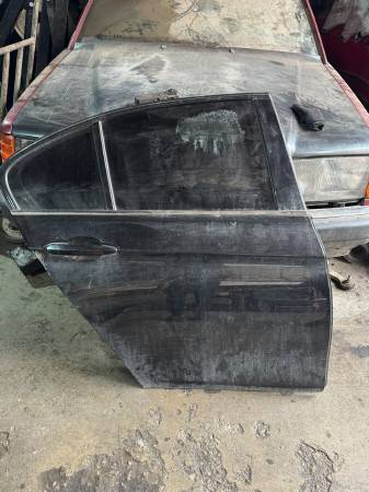 BMW F30 BOYASIZ SAĞ ARKA KAPI SOL ARKA KAPI SİYAH RENK - ERCAN TİCARET yedek parça