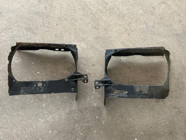 MERCEDES W123 SAĞ FAR YUVASI SOL FAR YUVASI