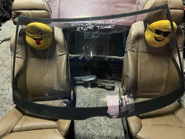 MERCEDES W124 ORJİNAL ÖN CAM HATASIZ LOGOLU - ERCAN TİCARET çıkma orjinal yedek parça