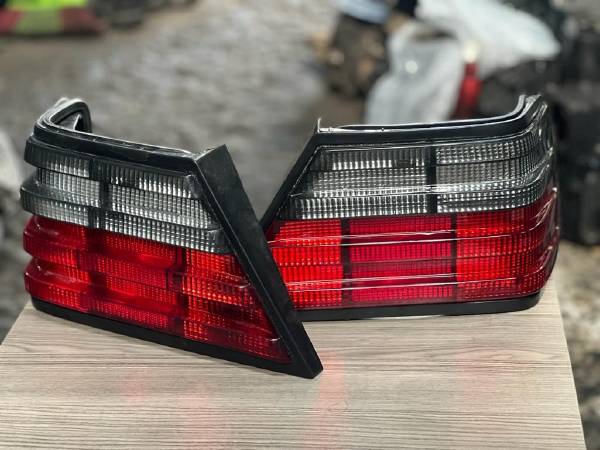 MERCEDES W124 SIFIR FÜME SAĞ SOL STOP TAKIMI