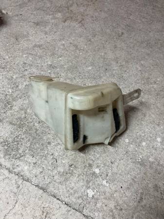 MERCEDES W163 ML CAM SİLECEK SU DEPOSU SU BİDONU 1638600560 - ERCAN TİCARET çıkma orjinal yedek parça
