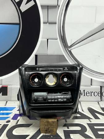 MERCEDES W201 190E TEMİZ ORJİNAL RADYOLU ORTA KONSOL KOMPLE