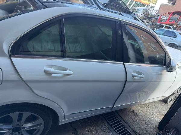 MERCEDES W204 BOYASIZ SAĞ ARKA KAPI BEYAZ HATASIZ - ERCAN TİCARET yedek parça