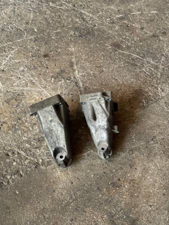 MERCEDES W204 C180 MOTOR KULAĞI ORJİNAL 2712232704 - ERCAN TİCARET yedek parça