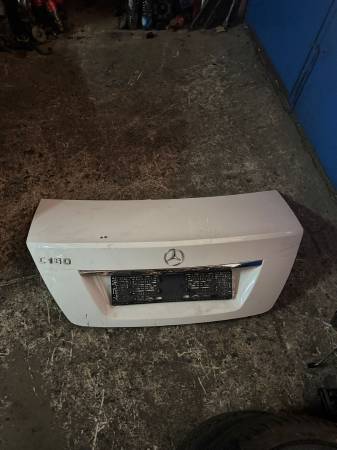 MERCEDES W204 HATASIZ ARKA BAGAJ KAPAĞI BEYAZ RENK - ERCAN TİCARET yedek parça