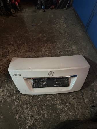 MERCEDES W204 HATASIZ BOYASIZ BAGAJ KAPAĞI BEYAZ RENK - ERCAN TİCARET yedek parça