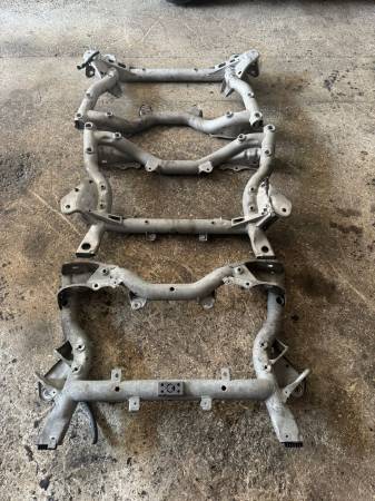 MERCEDES W204 SIFIR ORJİNAL ÖN TRAVERS MOTOR TRAVERSİ 2046281057 - ERCAN TİCARET yedek parça