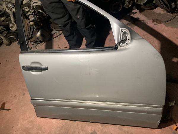 MERCEDES W210 SAĞ ÖN KAPI GRİ ÇIKMA - ERCAN TİCARET çıkma orjinal yedek parça
