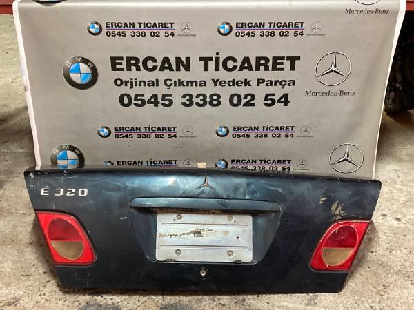 MERCEDES W210 USA TİPİ KARE PLAKALI BAGAJ KAPAĞI