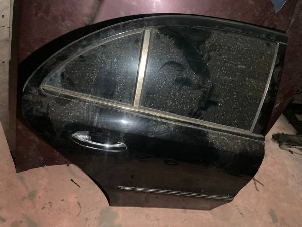 MERCEDES W211 SAĞ ARKA KAPI SİYAH HATASIZ ÇIKMA ORJİNAL - ERCAN TİCARET