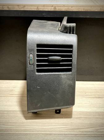 MERCEDES W906 SPRİNTER SAĞ ÖN KALORİFER IZGARASI 9068300554